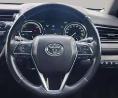 2020 Toyota Camry HYBRID Sedan Automatic - Image 11