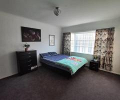 Biggest Sunny spacious room near Linden train station, Tawa