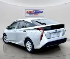 2019 Toyota Prius HYBRID Sedan Automatic - Image 5