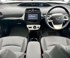 2019 Toyota Prius HYBRID Sedan Automatic - Image 10