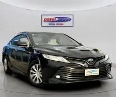 2018 Toyota Camry HYBRID Sedan Automatic - Image 3