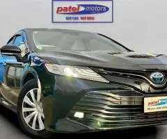 2018 Toyota Camry HYBRID Sedan Automatic - Image 4