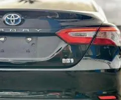 2018 Toyota Camry HYBRID Sedan Automatic - Image 8