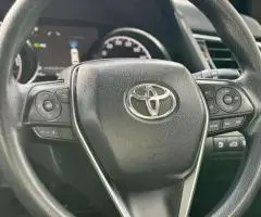 2018 Toyota Camry HYBRID Sedan Automatic - Image 13