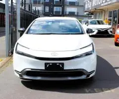 2024 Toyota Prius Apple CarPlay Hatchback Automatic - Image 2