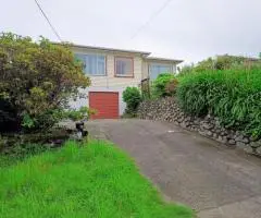 Biggest Sunny spacious room near Linden train station, Tawa - Image 9